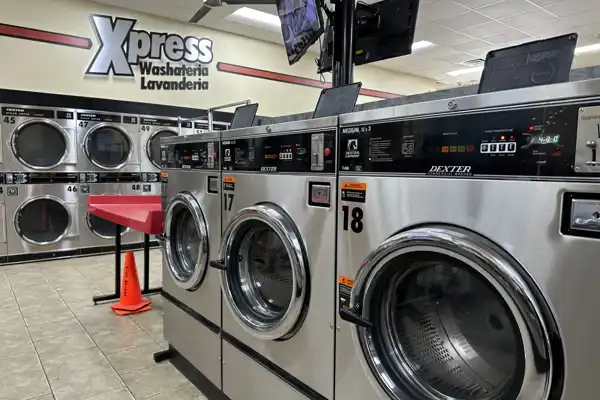 Inside Xpress Washateria 002