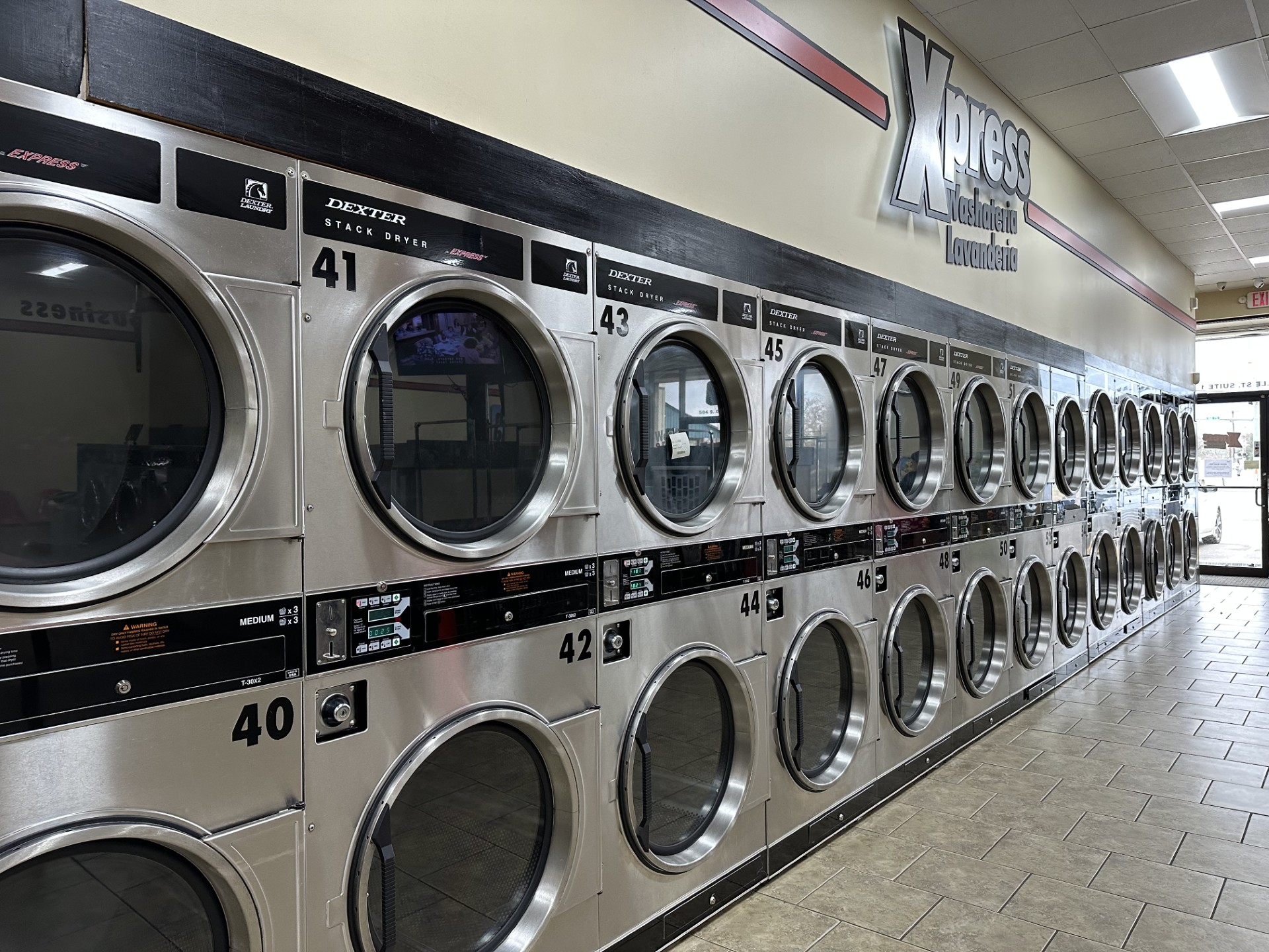 Inside Xpress Washateria 003